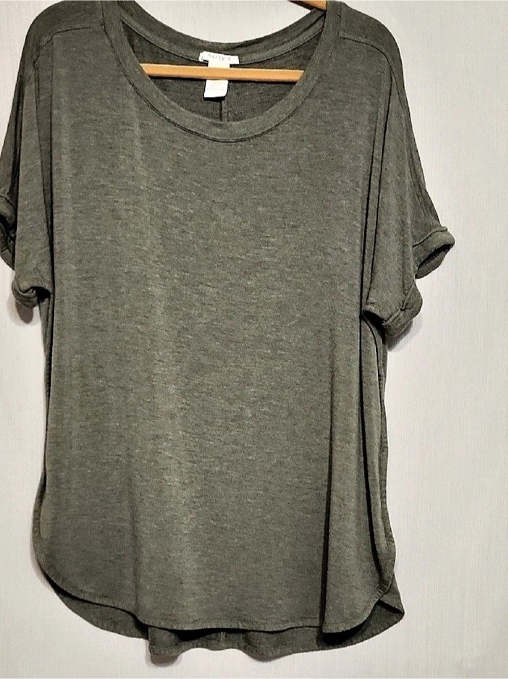Short Sleeve Tee in Green Like New